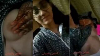 Young Lahore girl shows her juicy boobs in Pakistani porn